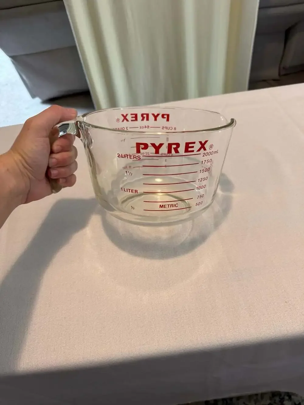 Vintage Pyrex 564 2 Quart / 8 Cup Glass Measuring Cup, Red Lettering